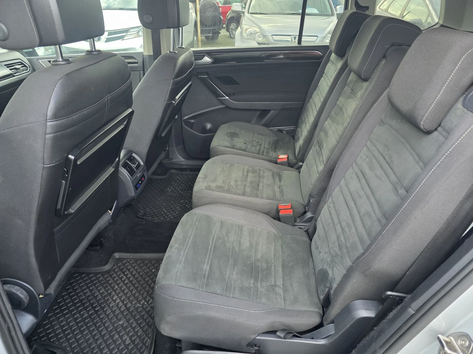 VW Touran 2.0 150 автомат алкантара нави, снимка 11 - Автомобили и джипове - 53801509