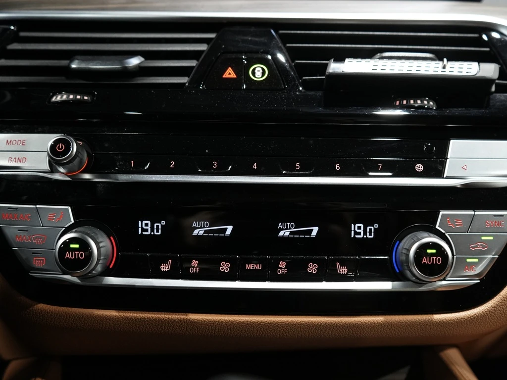 BMW 530 530i xDrive/M SPORT/HUD/HARMAN K/INTELIGENT SAFETY | Mobile.bg � ����������� 12