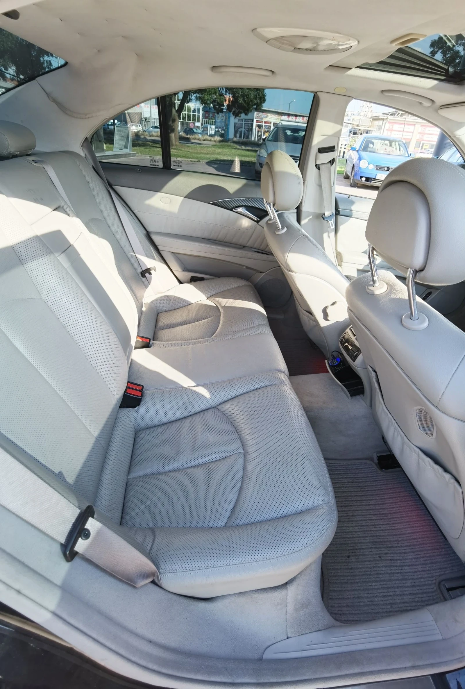 Mercedes-Benz E 320, снимка 11 - Автомобили и джипове - 54140731