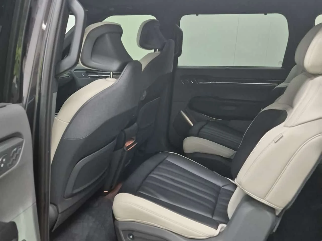 Kia EV9 LAND W/GT LINE PACKAGE  CARFAX, снимка 12 - Автомобили и джипове - 54333217