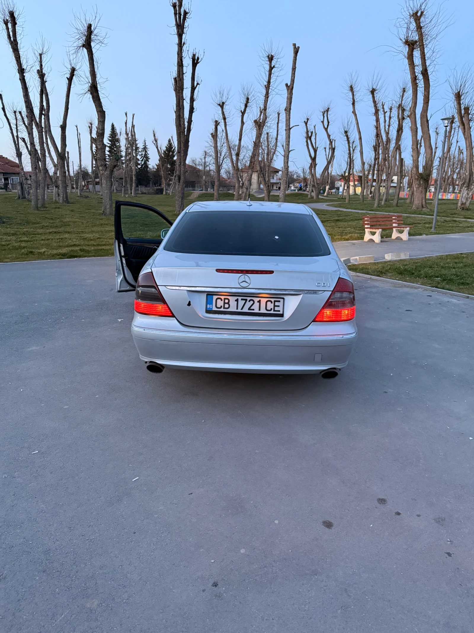 Mercedes-Benz E 280, снимка 3 - Автомобили и джипове - 54478653