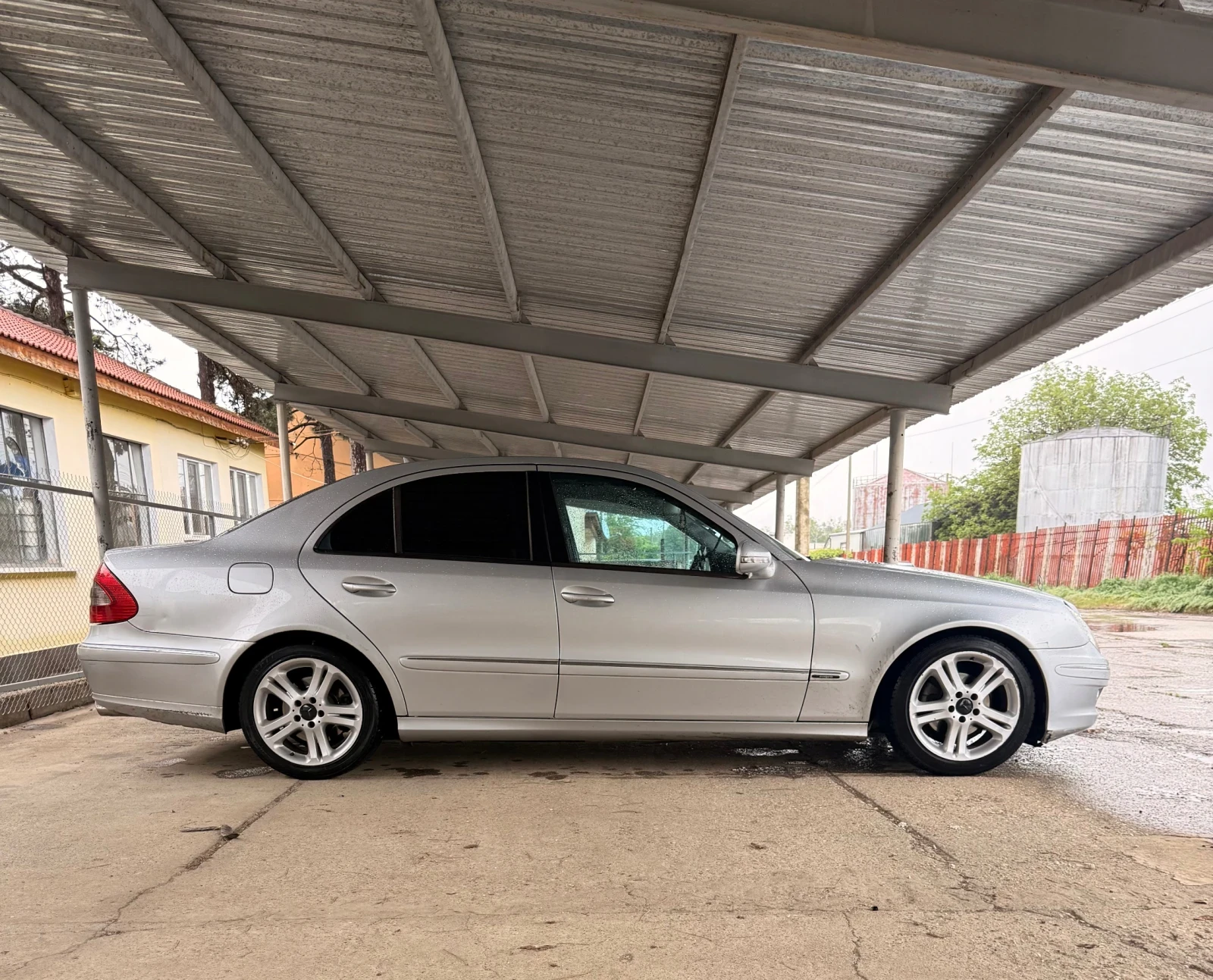Mercedes-Benz E 280, снимка 3 - Автомобили и джипове - 54478653
