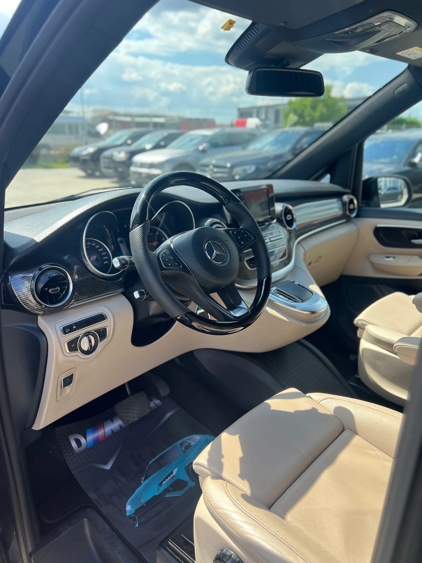 Mercedes-Benz V 300 V 250D/4MATIC/LED/NAVI/TV, снимка 12 - Автомобили и джипове - 54959774