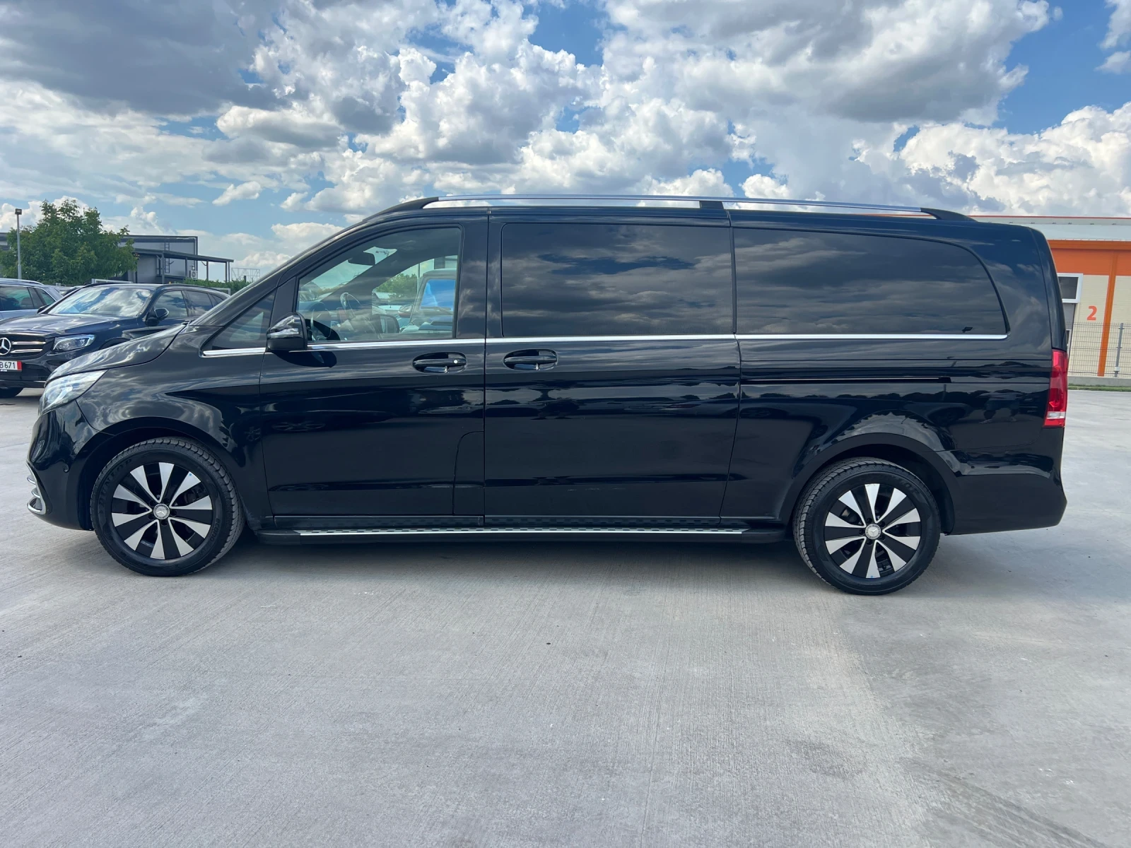 Mercedes-Benz V 300 V 250D/4MATIC/LED/NAVI/TV, снимка 5 - Автомобили и джипове - 54959774