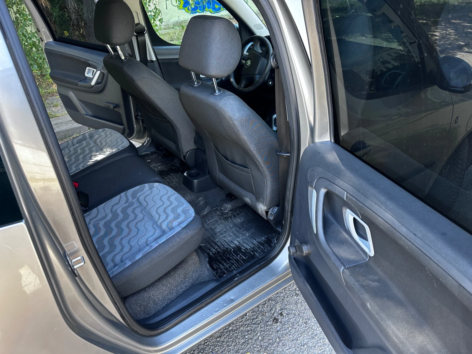 Skoda Roomster 1.4 Дизел 2009г Бартер, снимка 10 - Автомобили и джипове - 54978682