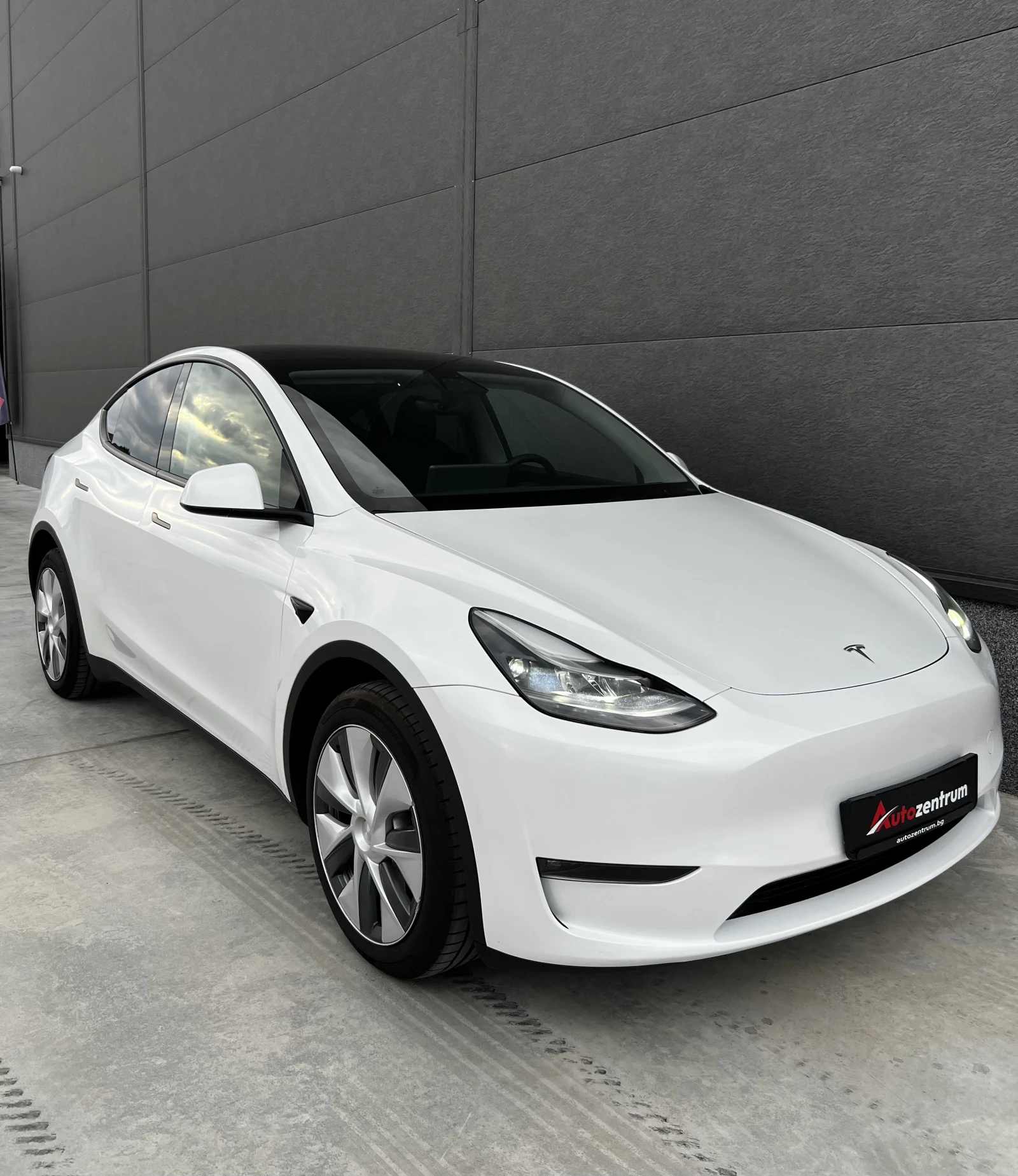 Tesla Model Y Long Range Dual AWD