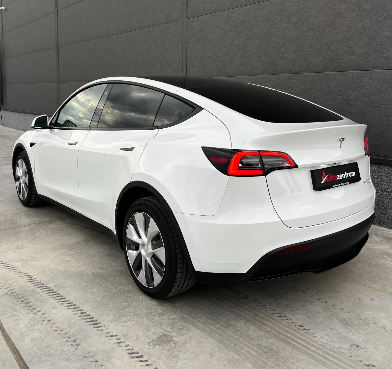 Tesla Model Y Long Range Dual AWD, снимка 4 - Автомобили и джипове - 55397244