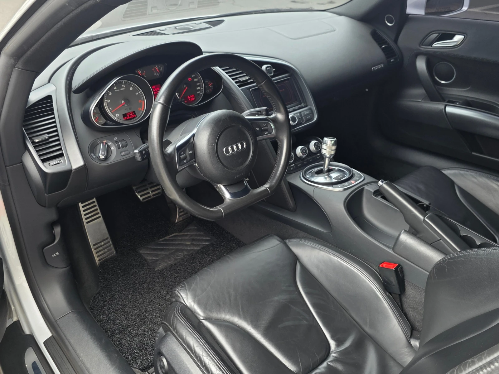 Audi R8 V8* BLIND SPOT* КРАЙНА ЦЕНА, снимка 8 - Автомобили и джипове - 55496039