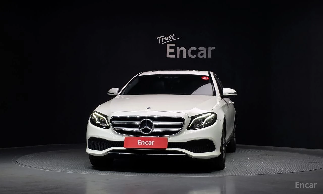 Mercedes-Benz E 300 * КРАЙНА ЦЕНА ДО БЪЛГАРИЯ * АВТОКРЕДИТ, снимка 4 - Автомобили и джипове - 55540718