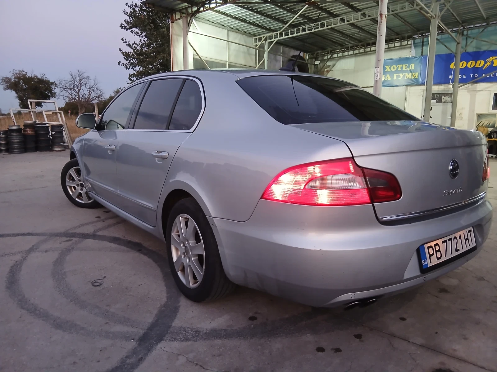 Skoda Superb 2.0TDI, снимка 4 - Автомобили и джипове - 56303614
