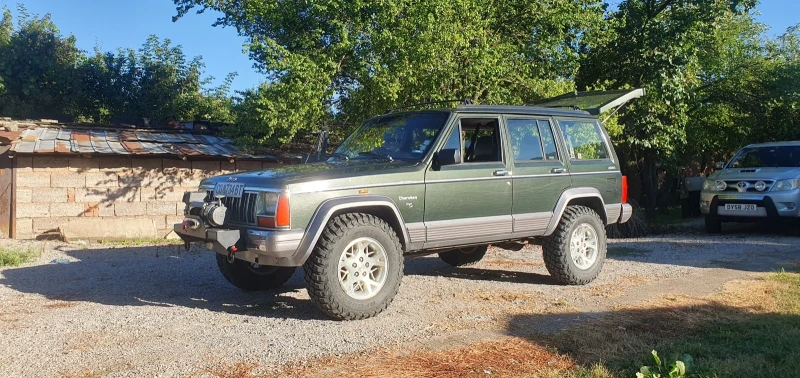 Jeep Cherokee, снимка 1 - Автомобили и джипове - 47501524