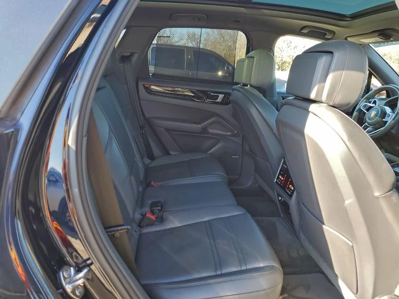 Porsche Cayenne Кожа* Подгрев* Обдухване* Кейлес* Blind Spot* , снимка 11 - Автомобили и джипове - 53771140