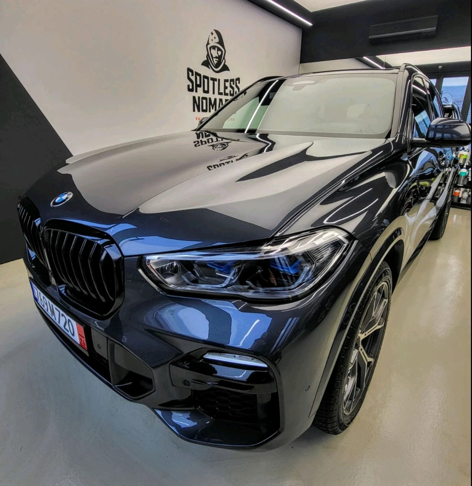 BMW X5 M50i - Performance- INDIVIDUAL- CAM360- B&W- 