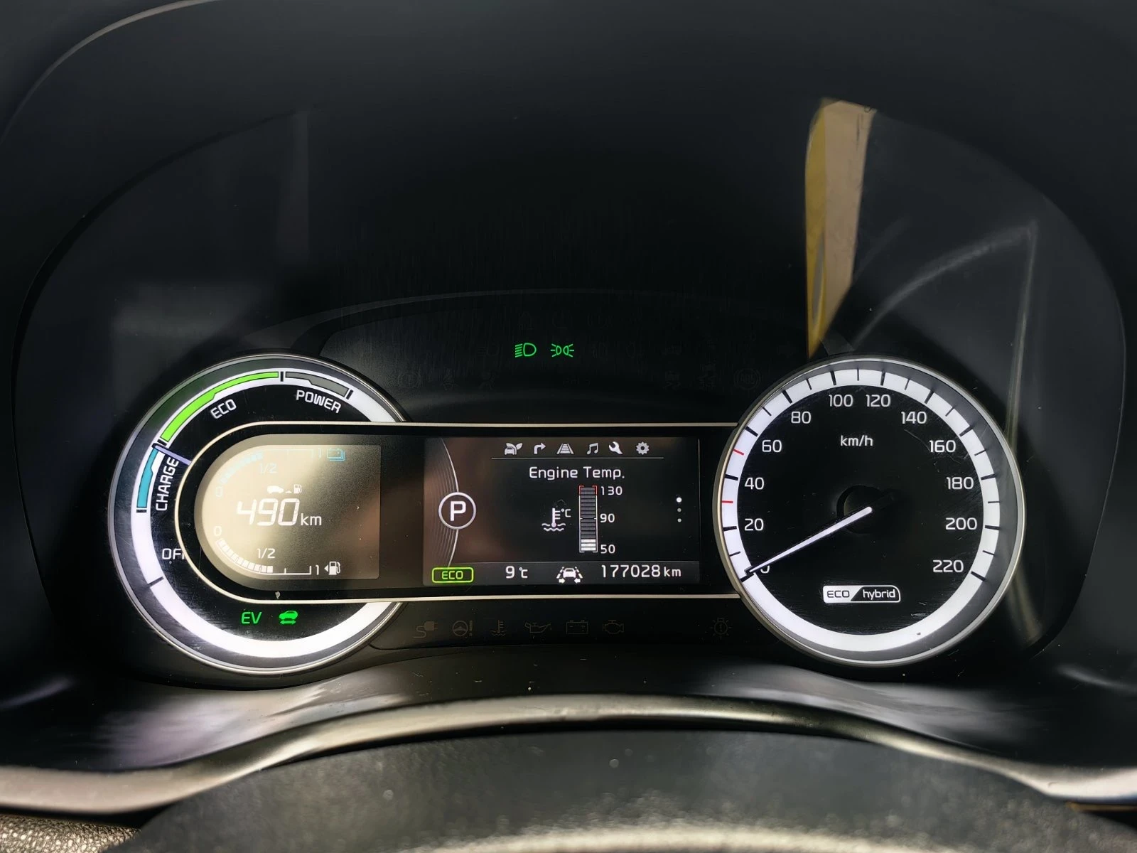 Kia Niro 1, 6i-141к.с Навигация Кар Плей, снимка 10 - Автомобили и джипове - 54200687