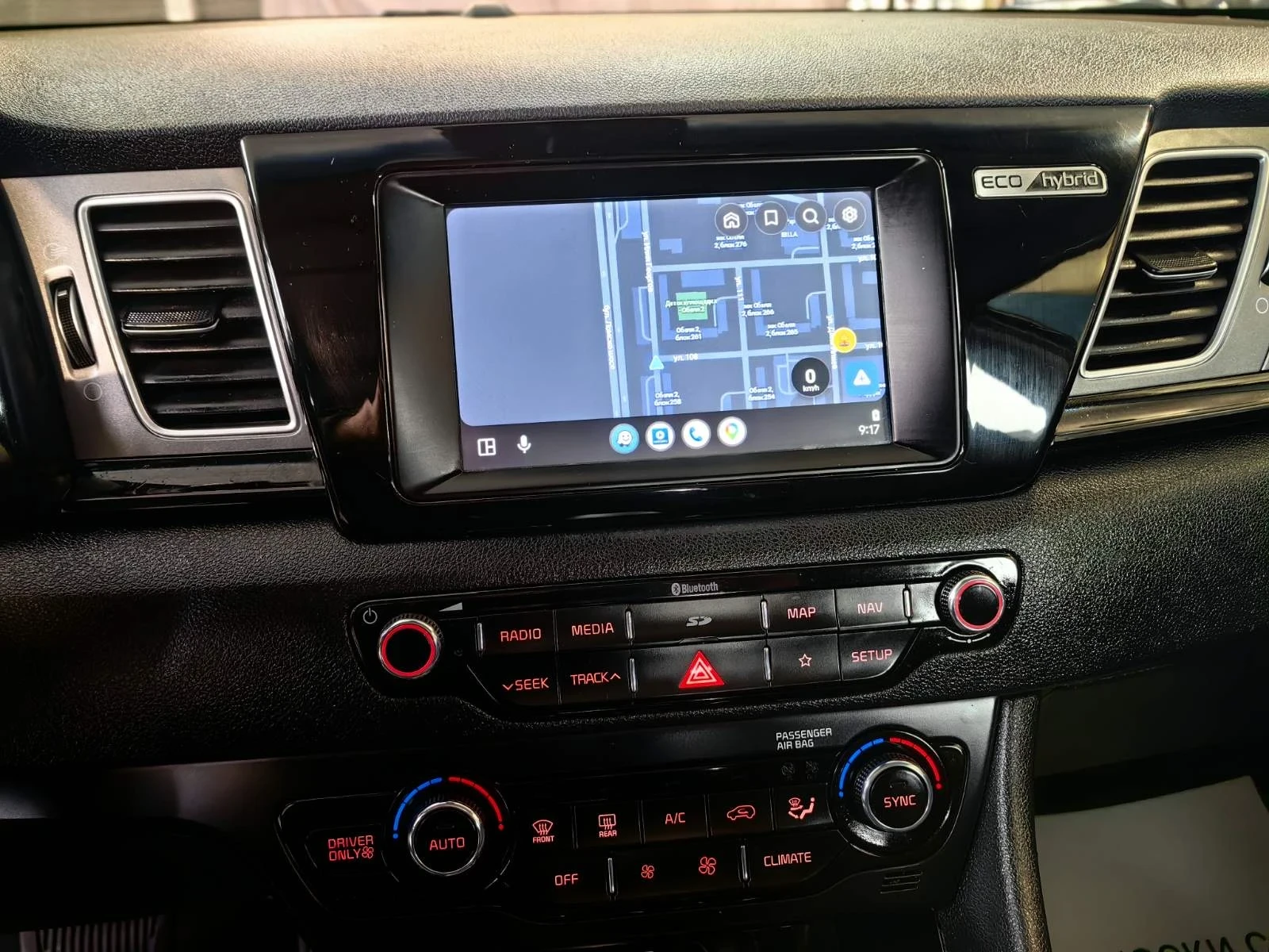 Kia Niro 1, 6i-141к.с Навигация Кар Плей, снимка 9 - Автомобили и джипове - 54200687