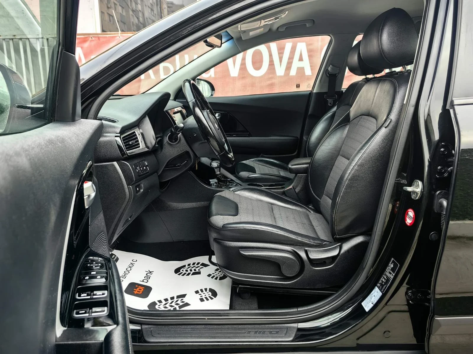 Kia Niro 1, 6i-141к.с Навигация Кар Плей, снимка 7 - Автомобили и джипове - 54200687
