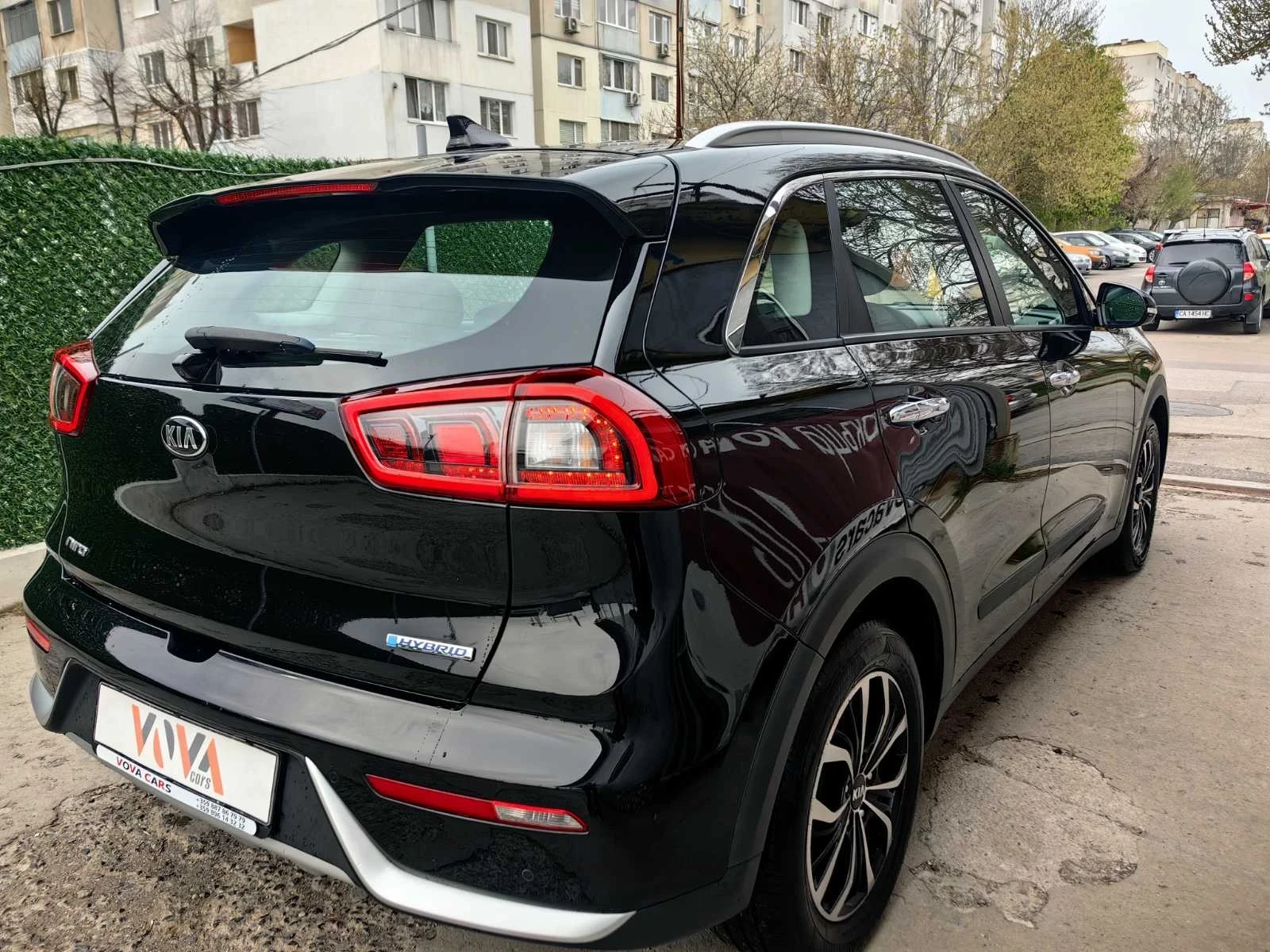 Kia Niro 1, 6i-141к.с Навигация Кар Плей, снимка 4 - Автомобили и джипове - 54200687