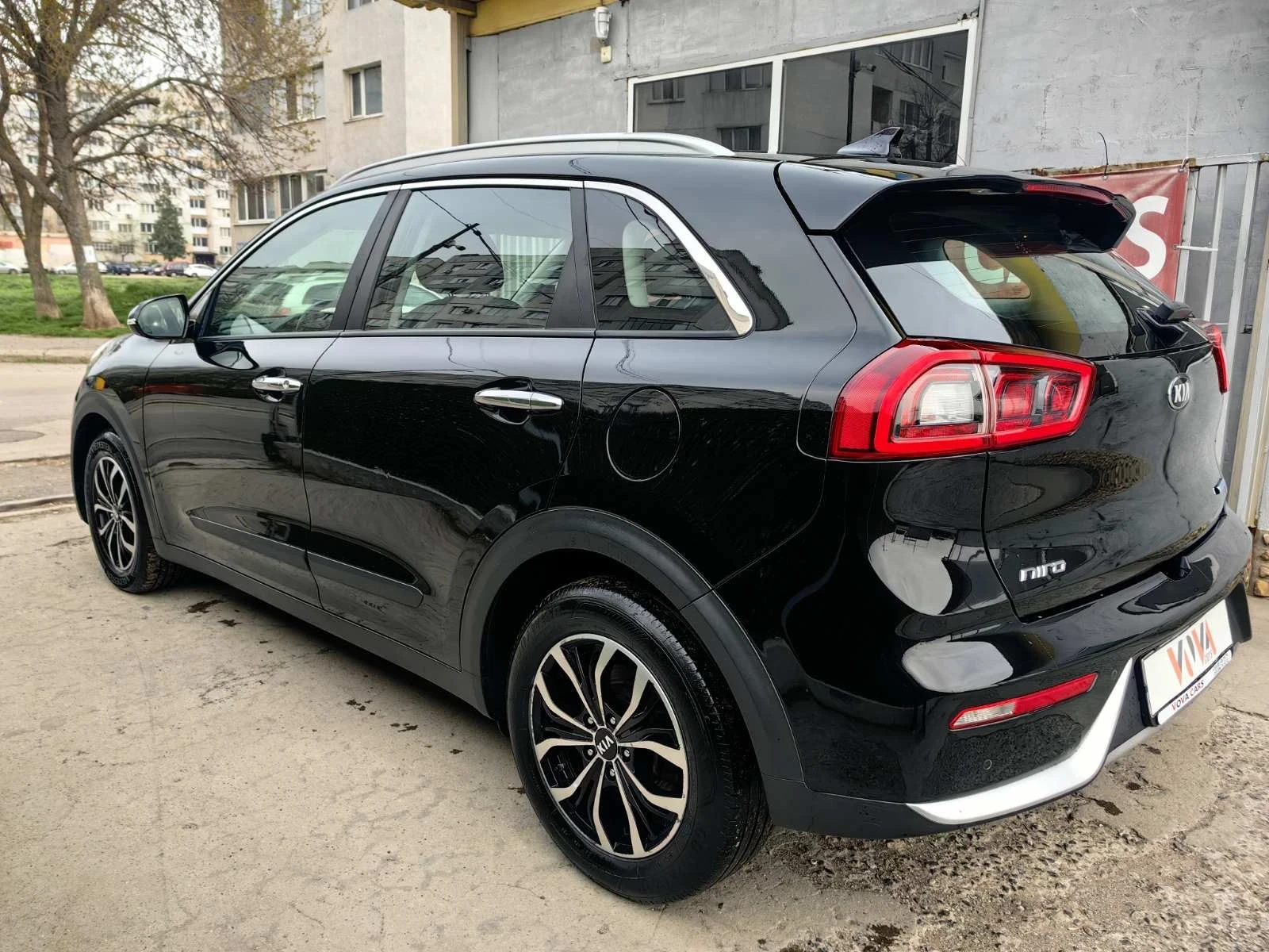Kia Niro 1, 6i-141к.с Навигация Кар Плей, снимка 2 - Автомобили и джипове - 54200687