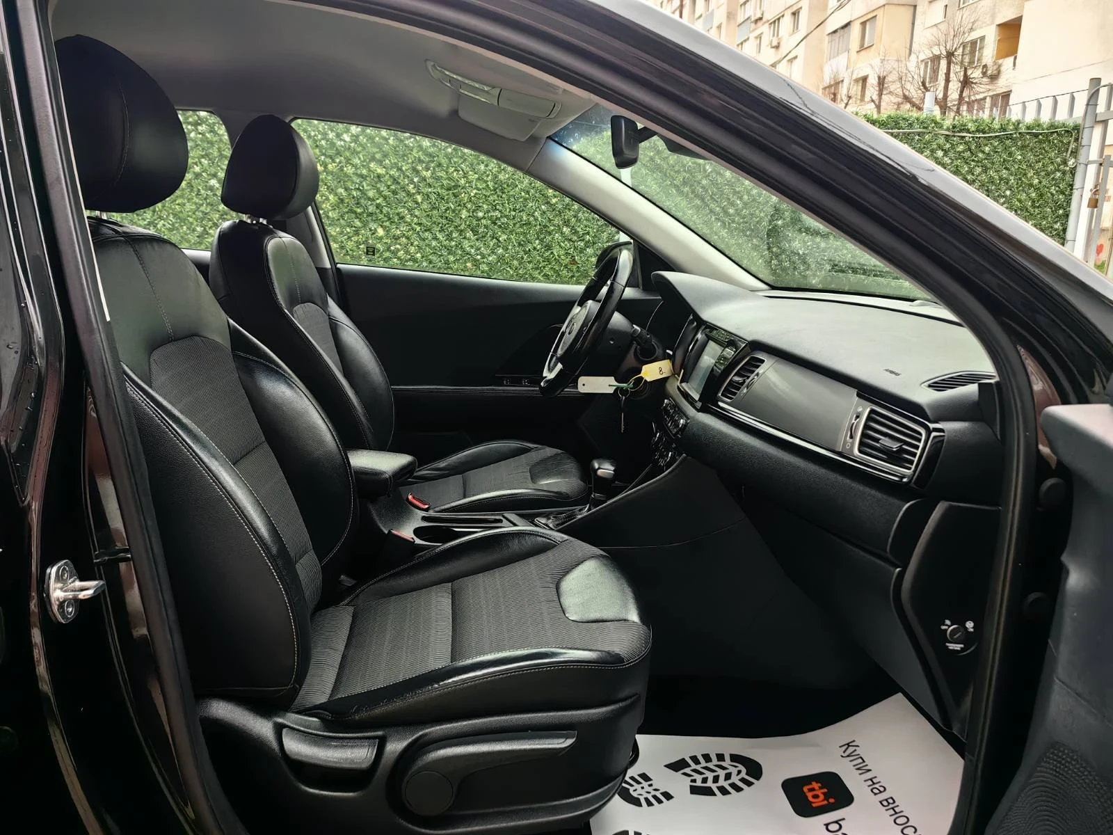 Kia Niro 1, 6i-141к.с Навигация Кар Плей, снимка 11 - Автомобили и джипове - 54200687
