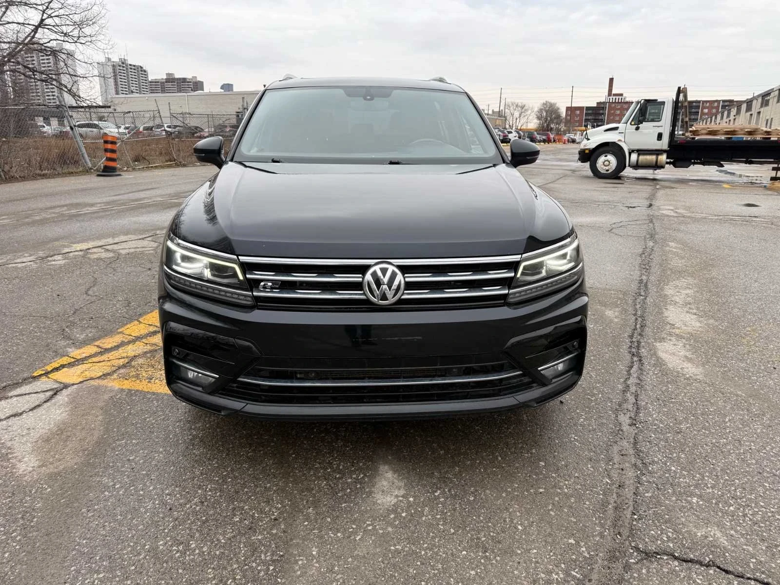 VW Tiguan Black Edition* Digital Cockpit* Панорама* 4Motion, снимка 2 - Автомобили и джипове - 54388286