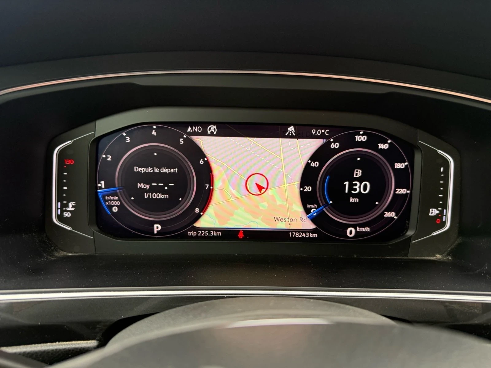 VW Tiguan Black Edition* Digital Cockpit* Панорама* 4Motion, снимка 12 - Автомобили и джипове - 54388286
