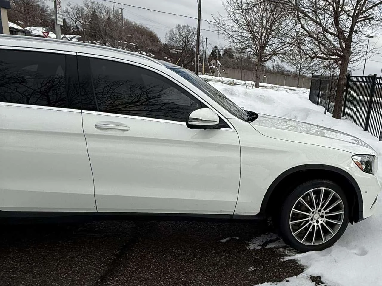 Mercedes-Benz GLC 300 * CARFAX * ЦЕНА ДО БГ, снимка 4 - Автомобили и джипове - 54738333