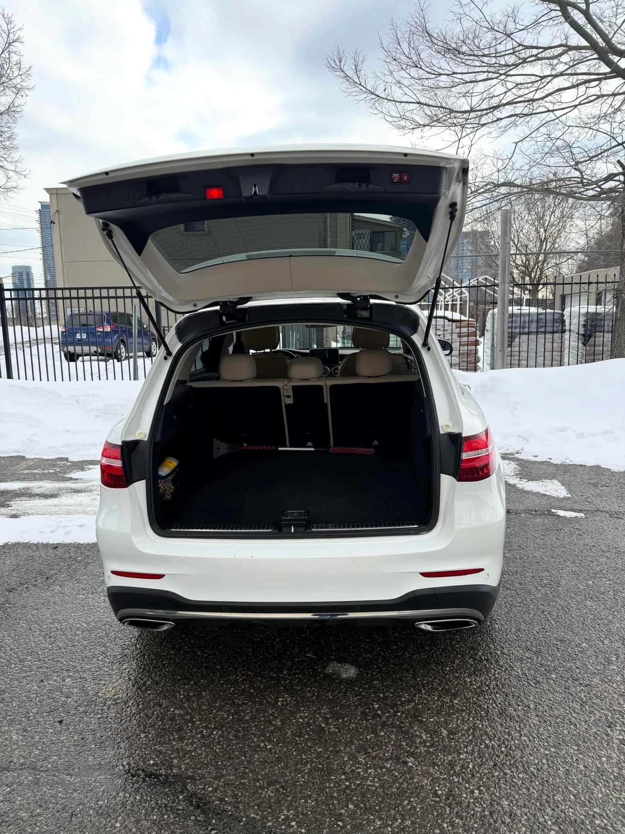 Mercedes-Benz GLC 300 * CARFAX * ЦЕНА ДО БГ, снимка 12 - Автомобили и джипове - 54738333
