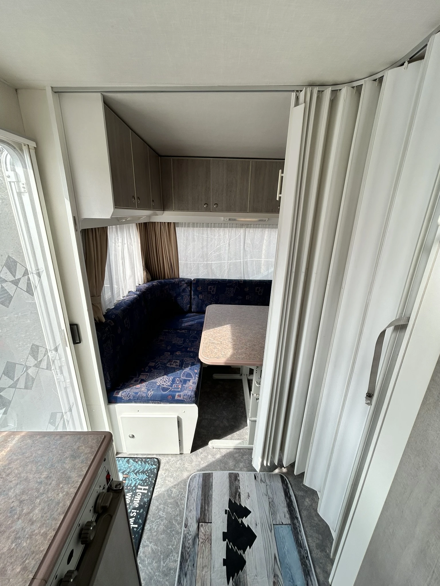 Каравана KIP GreyLine 47 Slolar Power, снимка 13 - Каравани и кемпери - 53926754