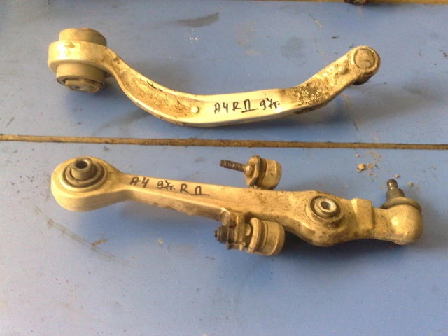 Носач преден десен за Ауди А4 1.8 20В