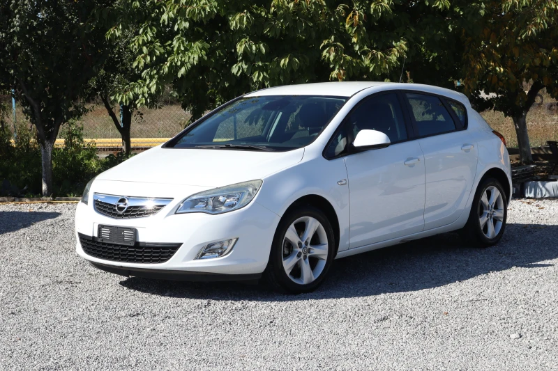 Opel Astra H / 1.4i, снимка 1 - Автомобили и джипове - 47404457