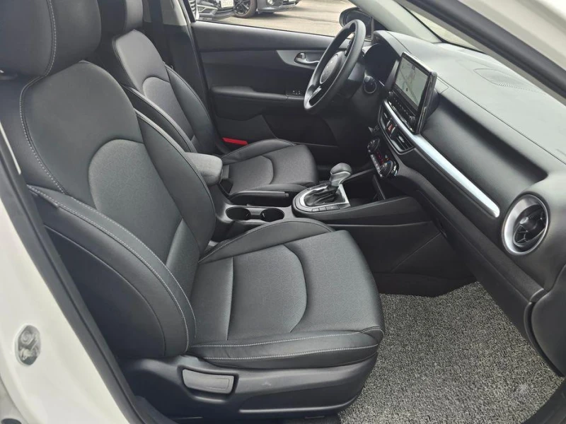 Kia K3 1.6 Trendy * НАЙ-ДОБРА ЦЕНА В БЪЛГАРИЯ* , снимка 10 - Автомобили и джипове - 52032633