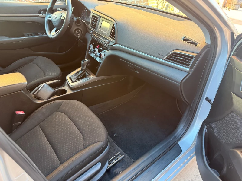 Hyundai Elantra SE 2.0, снимка 8 - Автомобили и джипове - 52929025