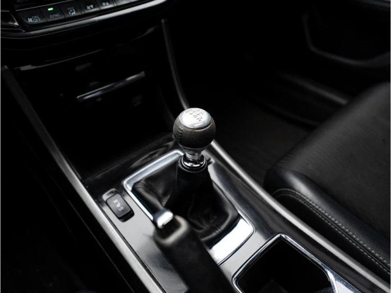 Honda Accord * Sedan L4 Sport 6mt * CARFAX * БЕЗ ПЪРВОНАЧАЛНА В, снимка 13 - Автомобили и джипове - 52932093