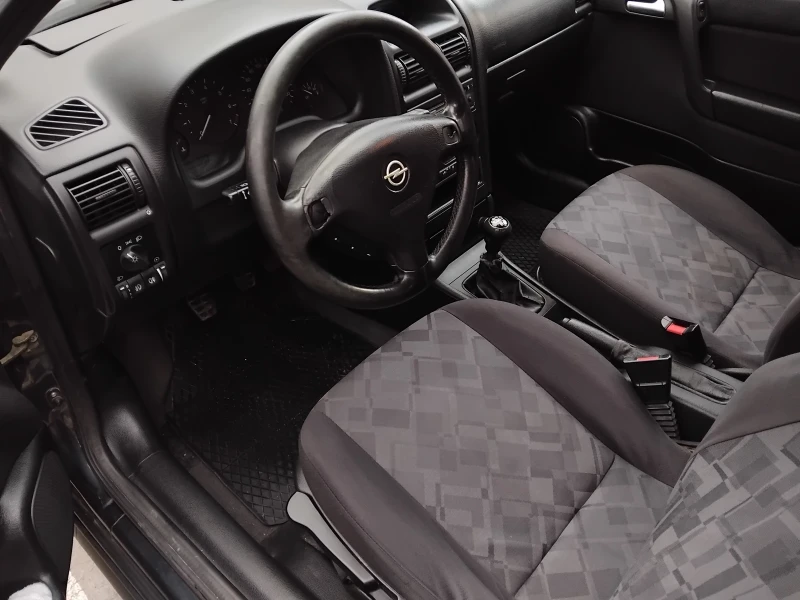 Opel Astra 1.6//КЛИМА///, снимка 17 - Автомобили и джипове - 53329352