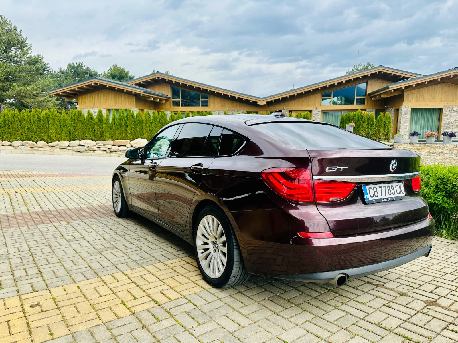 BMW 5 Gran Turismo 535d Обслужен, Панорама, Head up, CarPlay, Подгряв - изображение 9