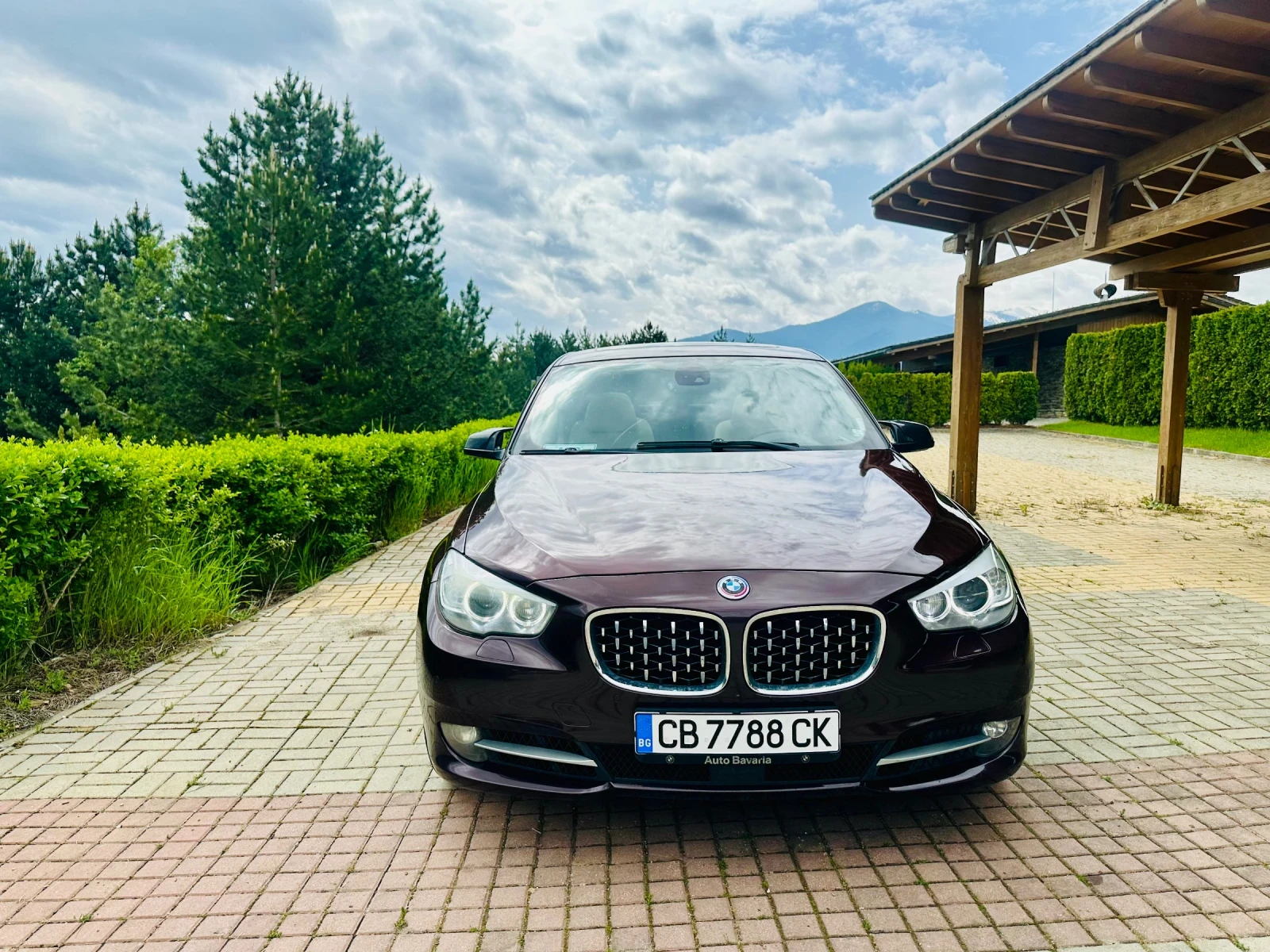 BMW 5 Gran Turismo 535d Обслужен, Панорама, Head up, CarPlay, Подгряв - изображение 3