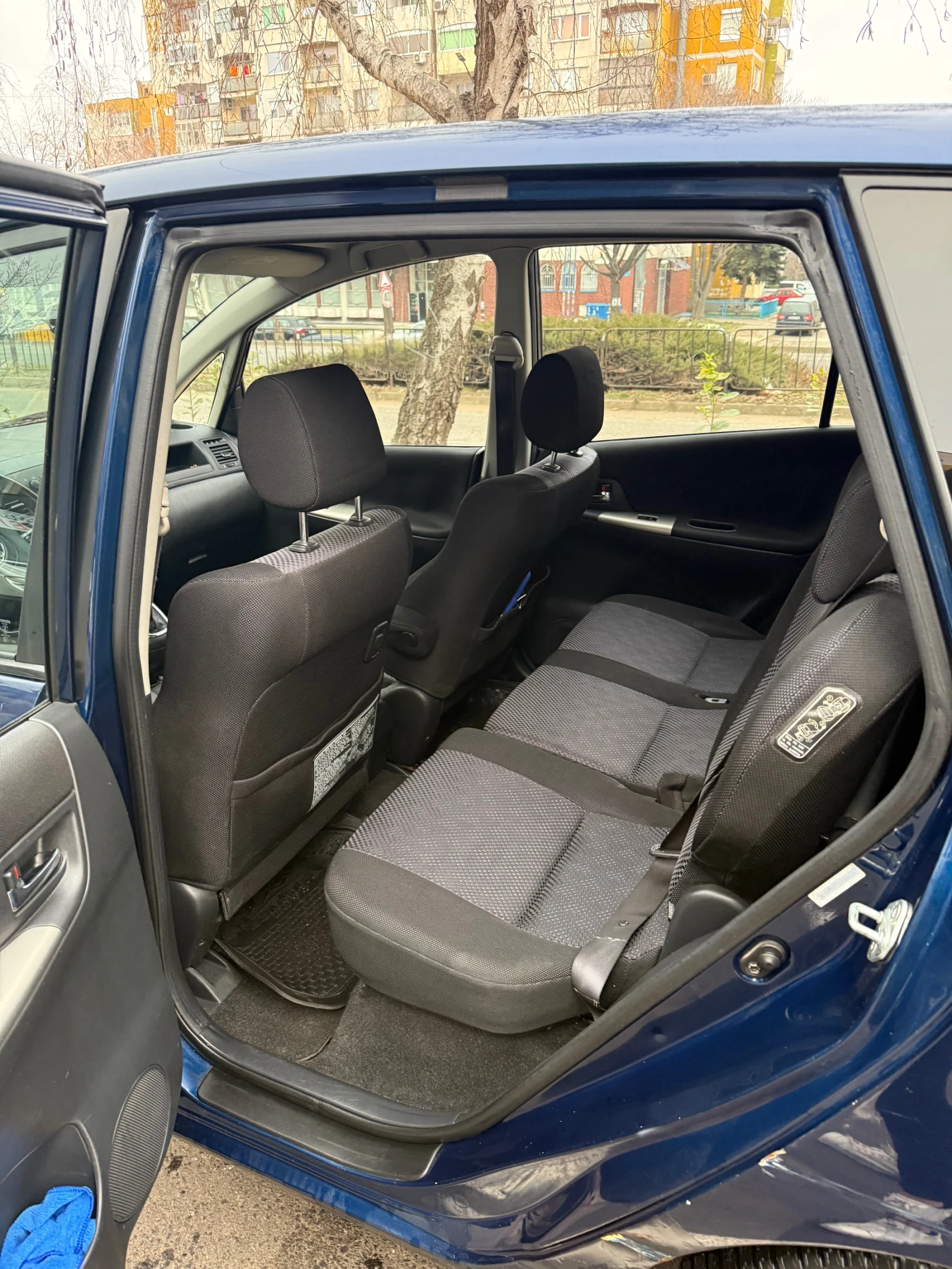 Toyota Corolla verso Бензин / Газ - изображение 9