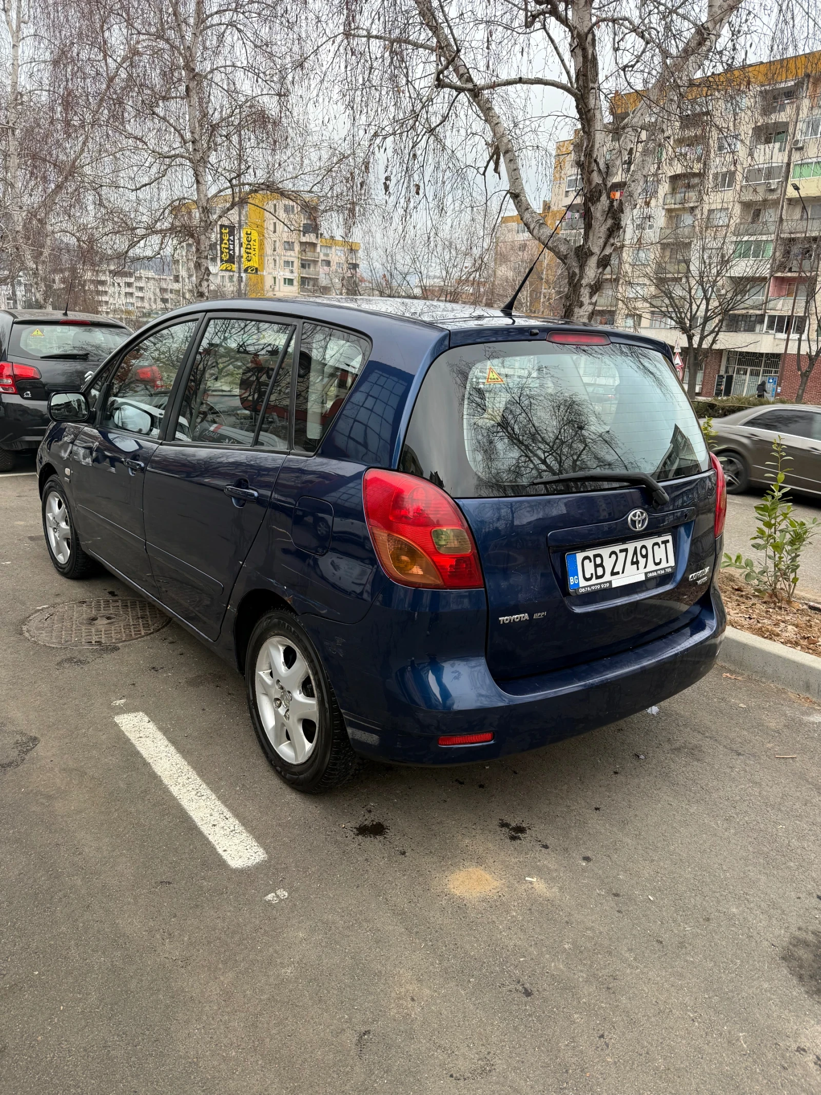 Toyota Corolla verso Бензин / Газ - изображение 4