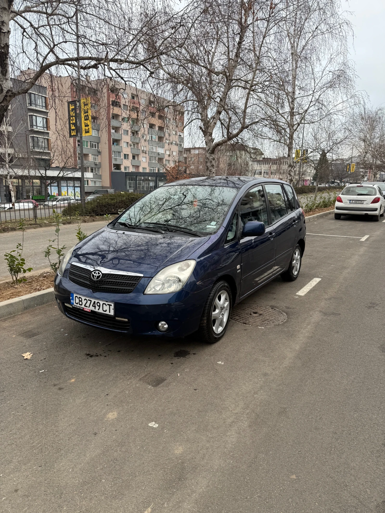 Toyota Corolla verso Бензин / Газ - изображение 2