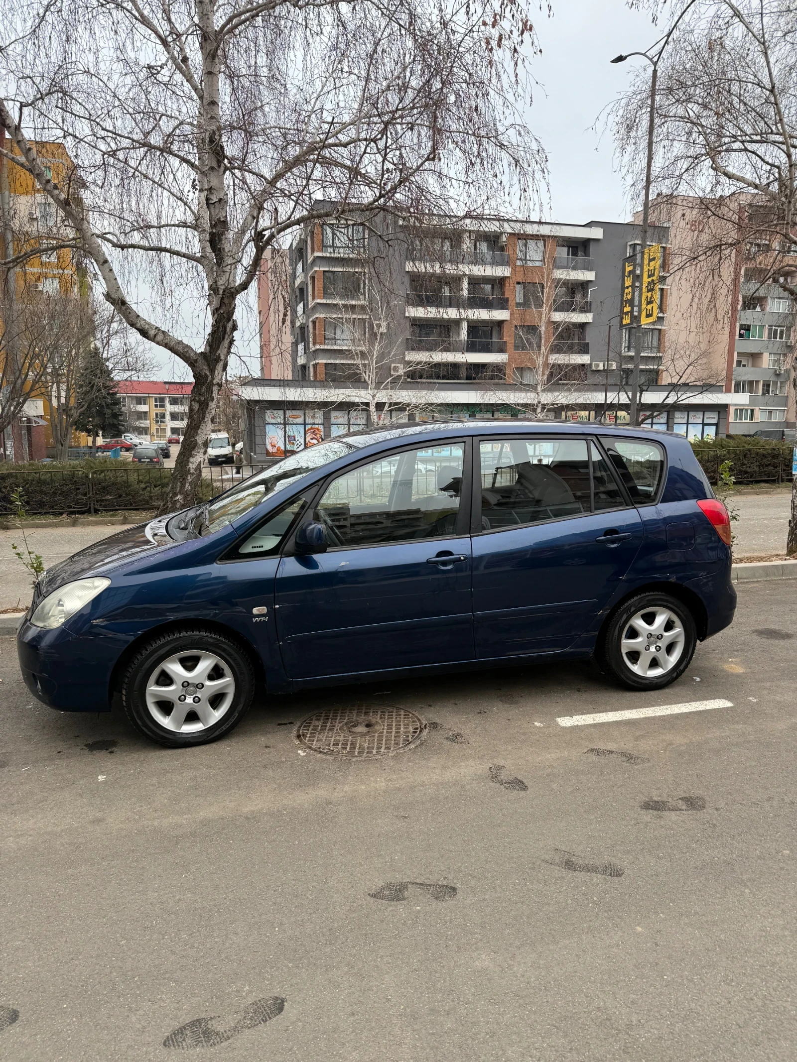Toyota Corolla verso Бензин / Газ - изображение 3