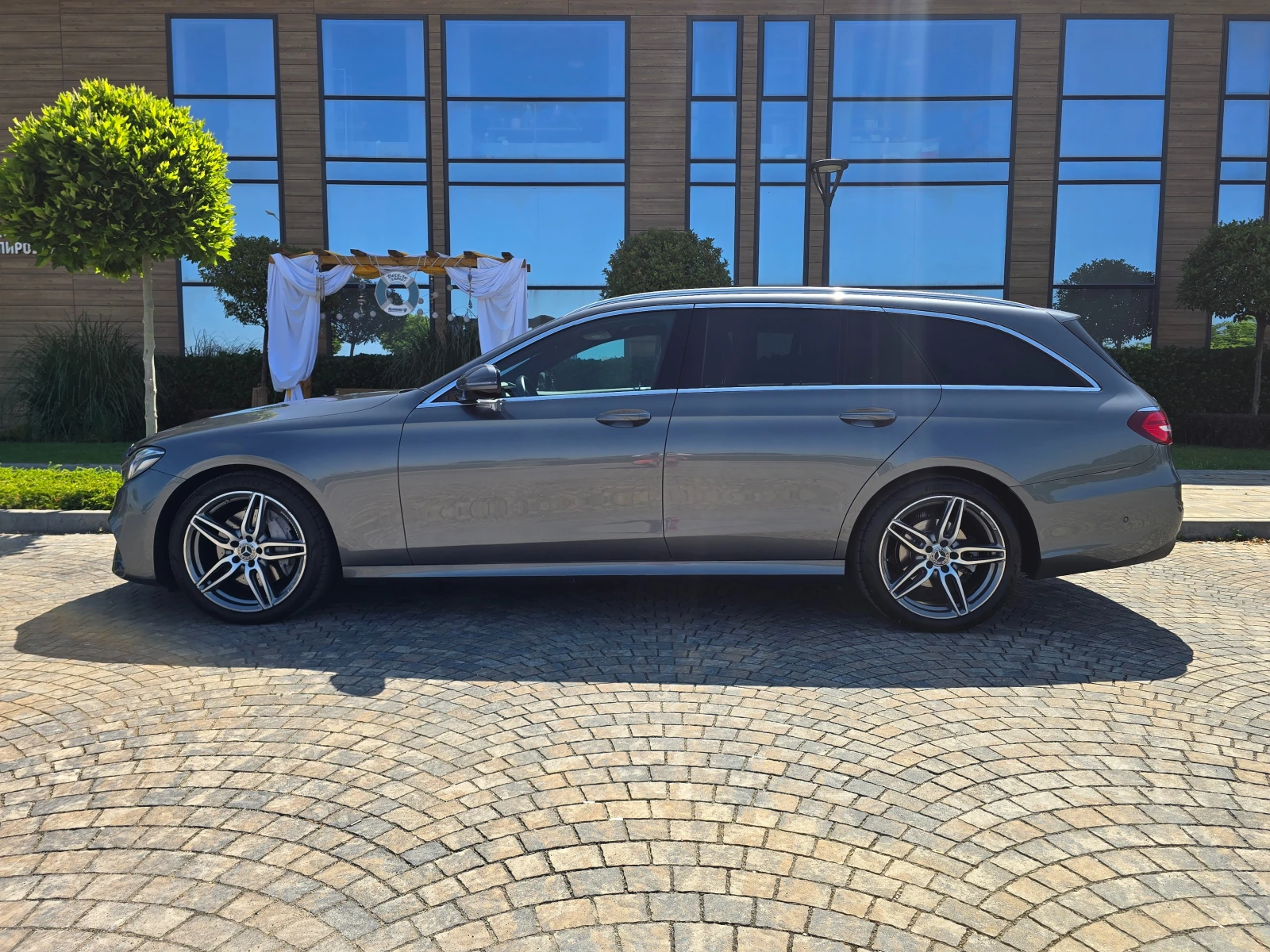 Mercedes-Benz E 220 AMG PACKET 4 MATIC DIGITAL HEAD-UP 9G TRONIC 194KC - изображение 8