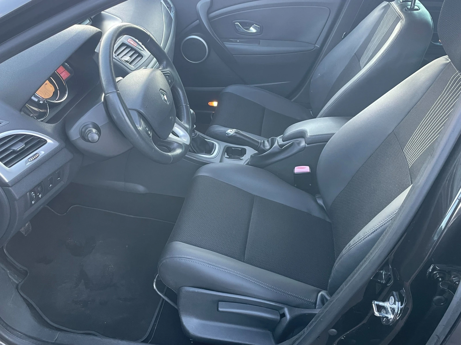 Renault Megane НОВ ВНОС ИТАЛИЯ - изображение 9