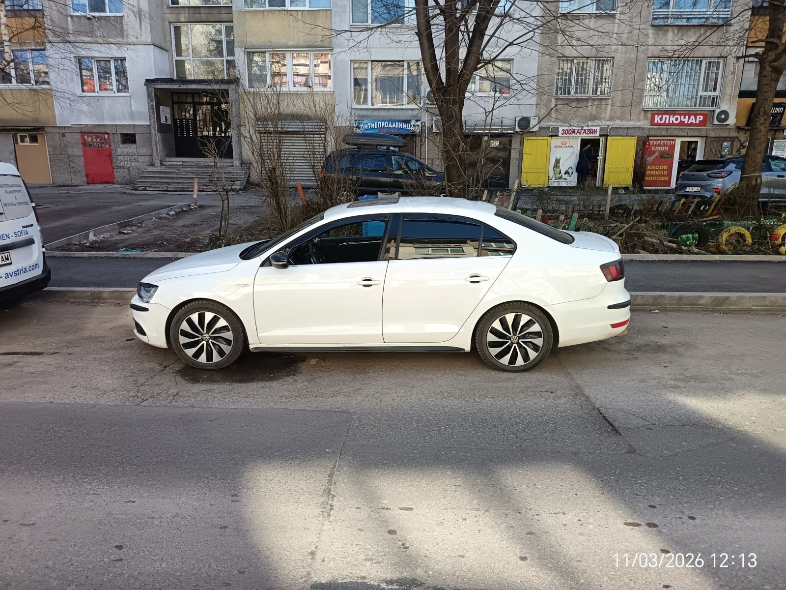 VW Jetta Hybrid r-line, снимка 4 - Автомобили и джипове - 53813229