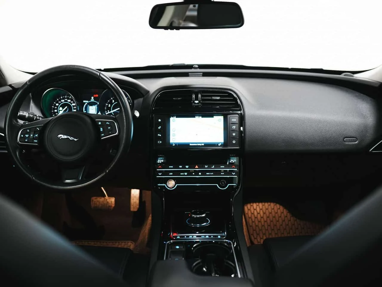 Jaguar XE * Premium * CARFAX * ���� �� �� | Mobile.bg � ����������� 14