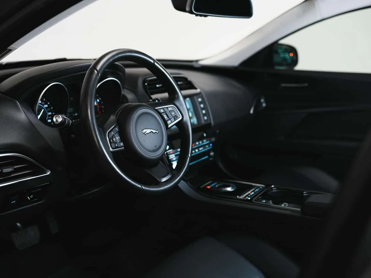 Jaguar XE * Premium * CARFAX * ���� �� �� | Mobile.bg � ����������� 9