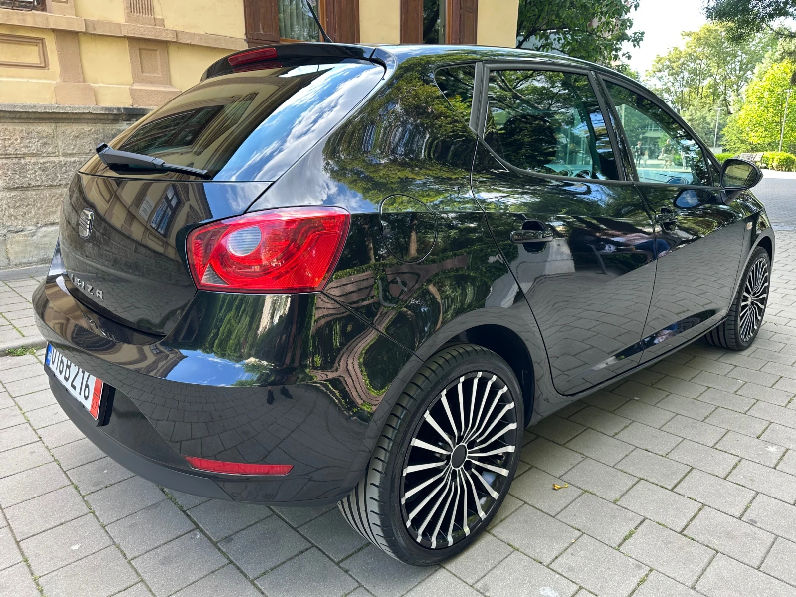 Seat Ibiza * FACELIFT#1.2   70 к.с.#2 КЛЮЧА#17 ДЖАТИ* , снимка 4 - Автомобили и джипове - 54637650