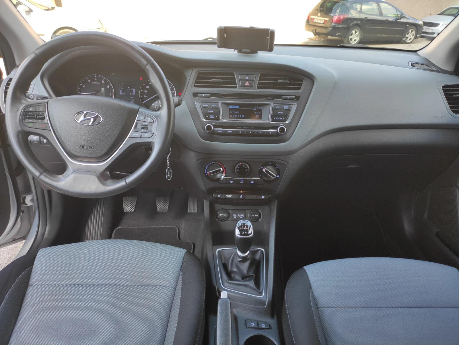 Hyundai I20 47000 км/ от България/ гаражна, снимка 8 - Автомобили и джипове - 54762962