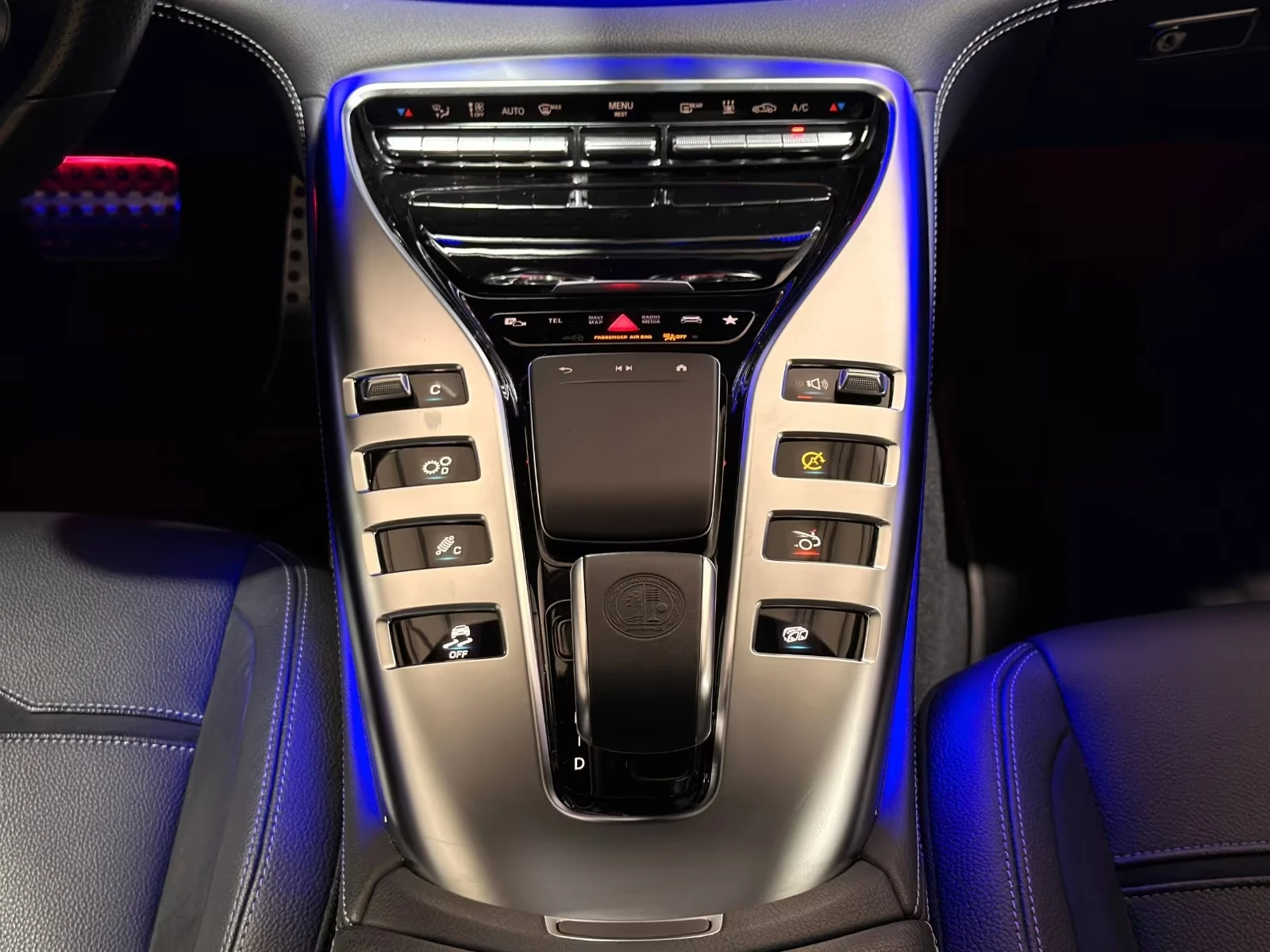 Mercedes-Benz AMG GT 43 / V8 STYLE / 4 MATIC /  BURM / 360 / PANO / , снимка 15 - Автомобили и джипове - 55007113