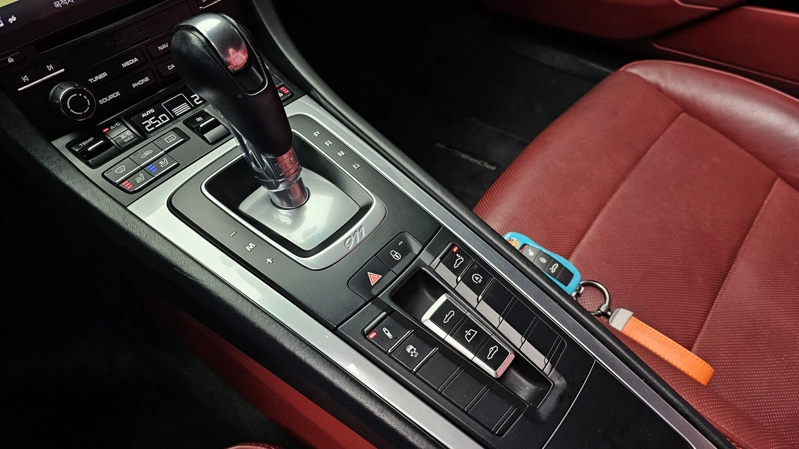Porsche 911 CARRERA 4* ПОДГРЕВ ВОЛАН* КРАЙНА ЦЕНА, снимка 9 - Автомобили и джипове - 55348782