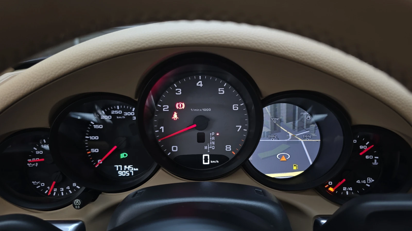 Porsche 911 Carrera 4S* BOSE* ЛЮК* ПОДГРЕВ ВОЛАН* КРАЙНА ЦЕНА, снимка 8 - Автомобили и джипове - 55348782